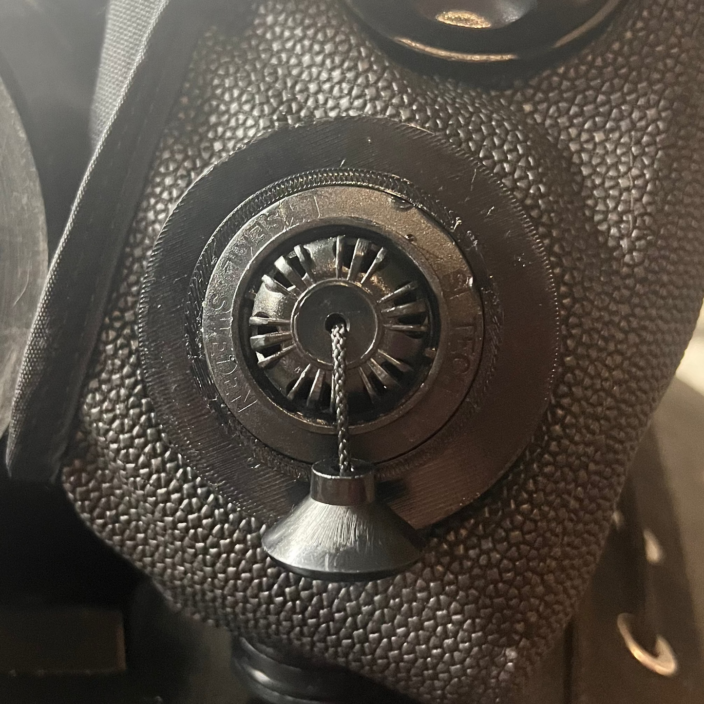 Black Pull Dump Ring Installed